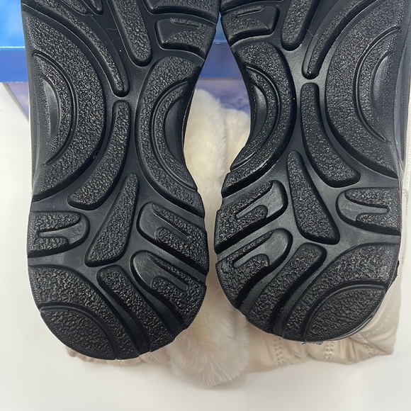 Easy Street Easy Dry Cuddle Waterproof Boots - Picture 15 of 16